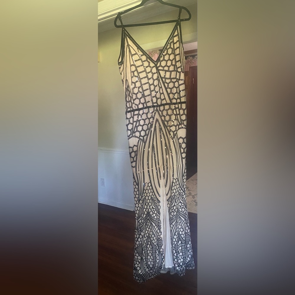 Roaring 20’s/Great Gatsby gown! Off white with black sequin. Size L/XL!